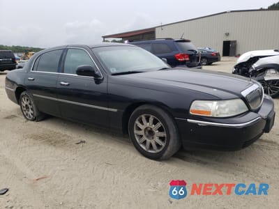 Czwarte zdjęcie samochodu z boku: 2009 LINCOLN TOWN CAR SIGNATURE LIMITED VIN:2LNHM82V19X611860 - miniatura