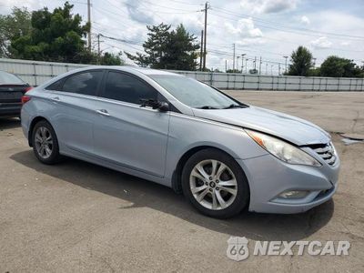 Czwarte zdjęcie samochodu z boku: 2013 HYUNDAI SONATA SE VIN:5NPEC4AC4DH648222 - miniatura