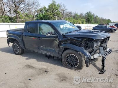 Czwarte zdjęcie samochodu z boku: 2024 TOYOTA TACOMA DOUBLE CAB VIN:3TMLB5JN1RM020721 - miniatura