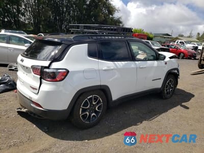 Piąte zdjęcie samochodu w środku: 2025 JEEP COMPASS TRAILHAWK VIN:3C4NJDDN4ST551473 - miniatura