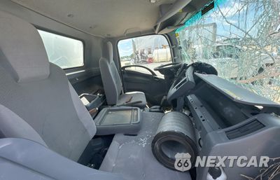 Piąte zdjęcie samochodu w środku: 2020 ISUZU NPR VIN:54DB4W1B1LS801170 - miniatura