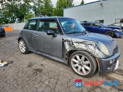 Czwarte zdjęcie samochodu z boku: 2005 MINI COOPER S VIN:WMWRE33535TD99137 - miniatura