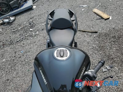 Piąte zdjęcie samochodu w środku: 2021 KAWASAKI ZX1002 K VIN:JKBZXVK12MA016857 - miniatura