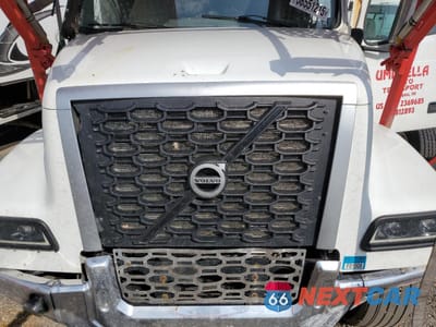 Zdjęcie 7 z 10 samochodu: 2022 VOLVO VAH CAR CARRIER TRUCK VIN:4V5RC9EH6NN297156 - miniatura