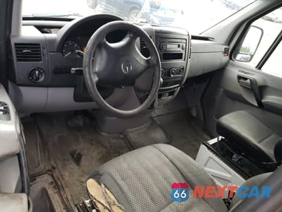 Zdjęcie 8 z 13 samochodu: 2013 MERCEDES-BENZ SPRINTER 2500 VIN:WD3PE8CC8D5745845 - miniatura
