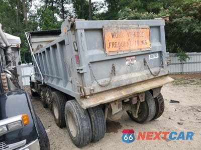 Trzecie zdjęcie samochodu z tyłu: 2016 VOLVO VHD VIN:4V5K99EG0GN963230 - miniatura