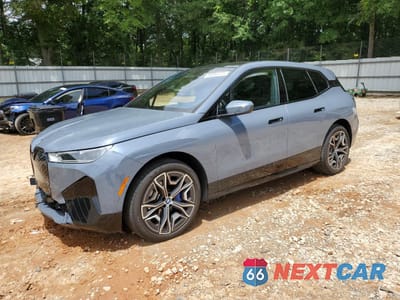 2025 BMW IX XDRIVE50 WB523CF08SCS88209 - główne zdjęcie licytacji z USA - miniatura