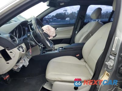 Zdjęcie 7 z 13 samochodu: 2012 MERCEDES-BENZ C 250 VIN:WDDGF4HBXCA726415 - miniatura