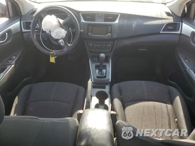 Zdjęcie 8 z 14 samochodu: 2018 NISSAN SENTRA S VIN:3N1AB7APXJY214555 - miniatura