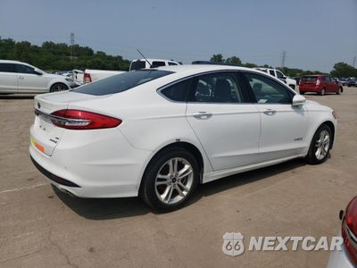 Trzecie zdjęcie samochodu z tyłu: 2018 FORD FUSION SE HYBRID VIN:3FA6P0LU0JR118710 - miniatura