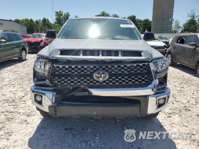 Piąte zdjęcie samochodu w środku: 2018 TOYOTA TUNDRA CREWMAX SR5 VIN:5TFDW5F15JX775884 - miniatura