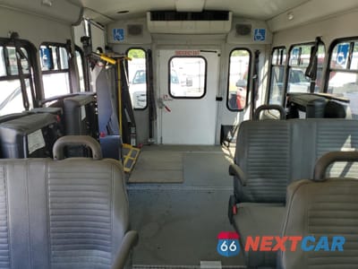 Zdjęcie 6 z 10 samochodu: 2017 FORD ECONOLINE E350 SUPER DUTY CUTAWAY VAN VIN:1FDEE3FS8HDC46084 - miniatura