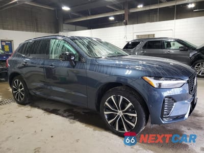 Czwarte zdjęcie samochodu z boku: 2025 VOLVO XC60 PLUS VIN:YV4M12RC3S1074224 - miniatura