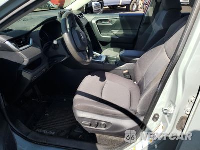 Zdjęcie 7 z 14 samochodu: 2019 TOYOTA RAV4 XLE VIN:JTMRWRFVXKD012312 - miniatura