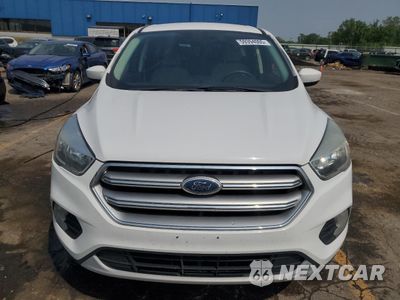 Piąte zdjęcie samochodu w środku: 2017 FORD ESCAPE SE VIN:1FMCU0GD8HUA30390 - miniatura
