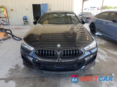 Piąte zdjęcie samochodu w środku: 2022 BMW M850XI VIN:WBAGV8C09NCJ65896 - miniatura