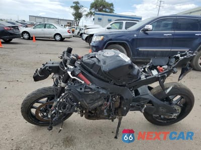 Trzecie zdjęcie samochodu z tyłu: 2021 YAMAHA YZFR1 VIN:JYARN66E6MA001244 - miniatura