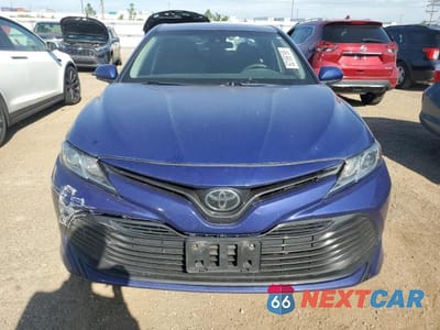 Piąte zdjęcie samochodu w środku: 2018 TOYOTA CAMRY VIN:4T1B11HKXJU581711 - miniatura
