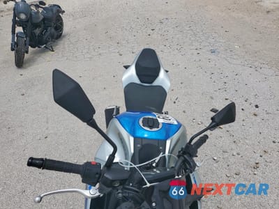 Piąte zdjęcie samochodu w środku: 2020 KAWASAKI ZR900 F VIN:ML5ZRDF19LDA38275 - miniatura