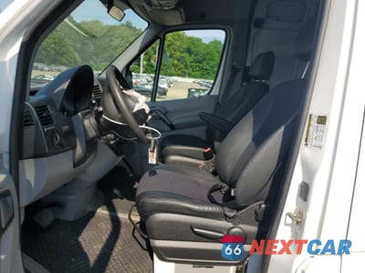Zdjęcie 7 z 13 samochodu: 2017 MERCEDES BENZ SPRINTER DELIVERY VAN VIN:WD3PE7CD8HP524436 - miniatura