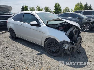 Czwarte zdjęcie samochodu z boku: 2009 FORD FOCUS SE VIN:1FAHP32NX9W172643 - miniatura