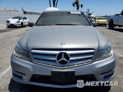 Piąte zdjęcie samochodu w środku: 2013 MERCEDES-BENZ C 250 VIN:WDDGF4HB5DR264834 - miniatura