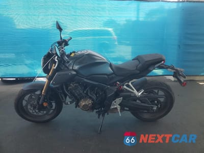 Trzecie zdjęcie samochodu z tyłu: 2023 HONDA CB650 RA VIN:MLHRH0259P5400917 - miniatura