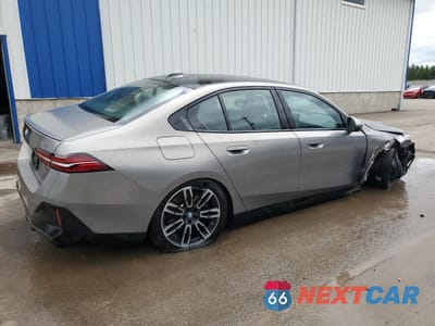 Trzecie zdjęcie samochodu z tyłu: 2024 BMW 530 XI VIN:WBA53FJ00RCS85709 - miniatura