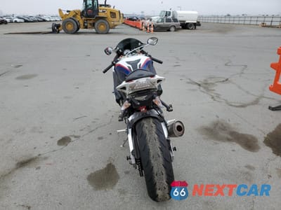 Czwarte zdjęcie samochodu z boku: 2014 BMW S 1000 RR VIN:WB1053409EZL19166 - miniatura