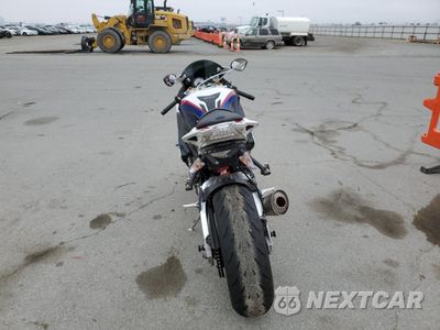 Czwarte zdjęcie samochodu z boku: 2014 BMW S 1000 RR VIN:WB1053409EZL19166 - miniatura