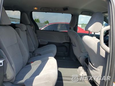 Zdjęcie 11 z 14 samochodu: 2018 TOYOTA SIENNA LE VIN:5TDKZ3DC0JS918558 - miniatura