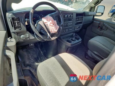 Zdjęcie 8 z 13 samochodu: 2023 CHEV EXPRESS CARGO 2500 1 VIN:1GCWGAFP4P1142730 - miniatura