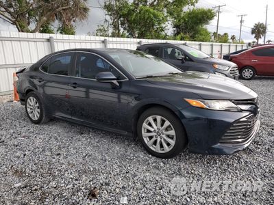 Czwarte zdjęcie samochodu z boku: 2020 TOYOTA CAMRY LE VIN:4T1C11AK8LU915106 - miniatura