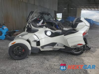Trzecie zdjęcie samochodu z tyłu: 2011 CAN-AM SPYDER ROADSTER RT-LTD VIN:2BXJBDC10BV000591 - miniatura