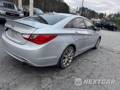 Czwarte zdjęcie samochodu z boku: 2013 HYUNDAI SONATA SE VIN:5NPEC4AC0DH629330 - miniatura