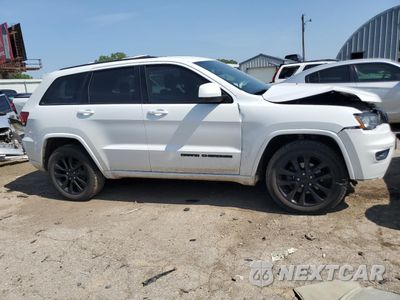 Czwarte zdjęcie samochodu z boku: 2017 JEEP GRAND CHEROKEE LAREDO VIN:1C4RJFAG9HC904149 - miniatura