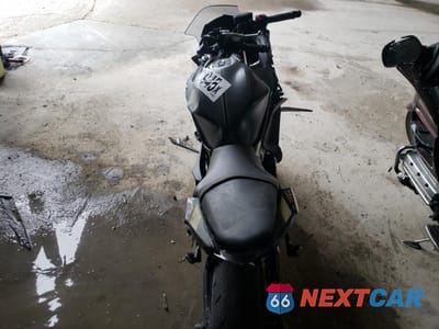 Zdjęcie 6 z 10 samochodu: 2024 KAWASAKI EX650 R VIN:ML5EXER10RDAD5534 - miniatura