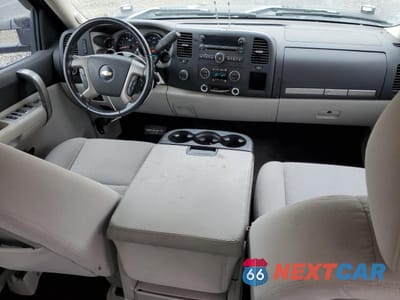 Zdjęcie 8 z 15 samochodu: 2008 CHEVROLET SILVERADO K3500 VIN:1GCJK33688F180868 - miniatura