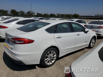 Trzecie zdjęcie samochodu z tyłu: 2019 FORD FUSION SE VIN:3FA6P0LU6KR263977 - miniatura