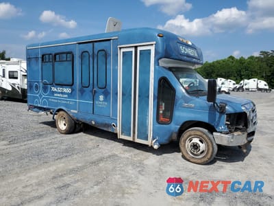 Czwarte zdjęcie samochodu z boku: 2023 FORD ECONOLINE E350 SUPER DUTY CUTAWAY VAN VIN:1FDEE3FN9PDD05734 - miniatura