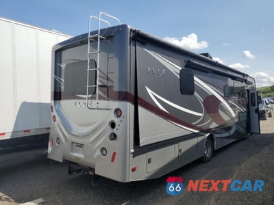 Czwarte zdjęcie samochodu z boku: 2023 FORD F53 - RV VIN:1F66F5DN5P0A12413 - miniatura