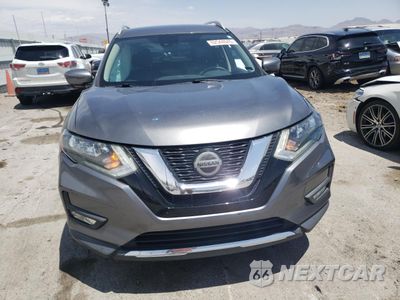 Piąte zdjęcie samochodu w środku: 2019 NISSAN ROGUE S VIN:5N1AT2MT0KC776069 - miniatura