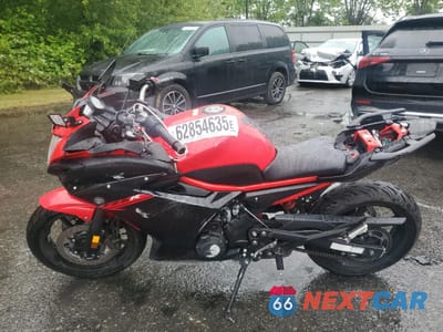 Trzecie zdjęcie samochodu z tyłu: 2015 YAMAHA FZ6 R VIN:JYARJ18E4FA013813 - miniatura