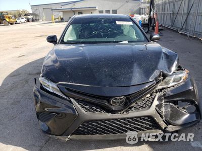 Piąte zdjęcie samochodu w środku: 2018 TOYOTA CAMRY L VIN:4T1B11HK2KU699883 - miniatura