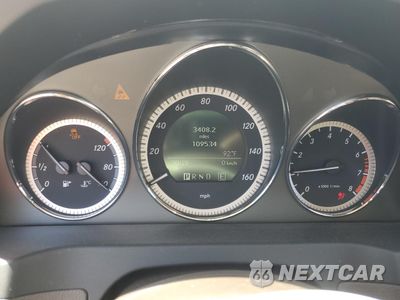 Zdjęcie 9 z 12 samochodu: 2011 MERCEDES-BENZ C 300 VIN:WDDGF5EB6BF634147 - miniatura