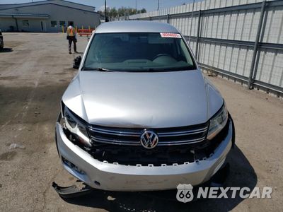 Piąte zdjęcie samochodu w środku: 2018 VOLKSWAGEN TIGUAN LIMITED VIN:WVGAV7AX2JK003607 - miniatura