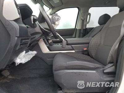 Zdjęcie 7 z 12 samochodu: 2024 TOYOTA TUNDRA CREWMAX SR5 VIN:5TFLA5EC2RX021169 - miniatura