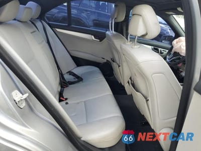 Zdjęcie 10 z 13 samochodu: 2012 MERCEDES-BENZ C 250 VIN:WDDGF4HBXCA726415 - miniatura