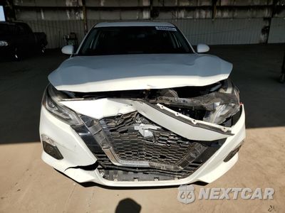Piąte zdjęcie samochodu w środku: 2019 NISSAN ALTIMA SL VIN:1N4BL4EV6KC120355 - miniatura