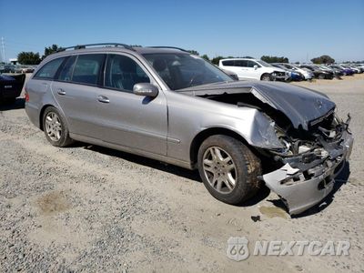 Czwarte zdjęcie samochodu z boku: 2004 MERCEDES-BENZ E 320 4MATIC VIN:WDBUH82J24X111482 - miniatura